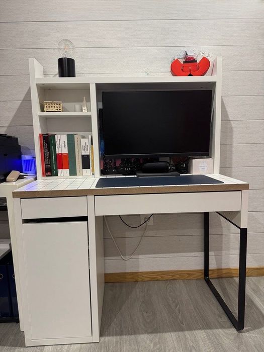 Secretária com Módulo de Armazenamento