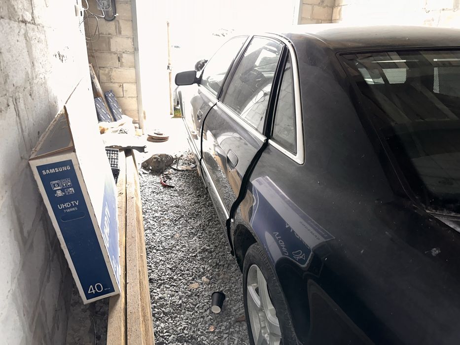 Розбір Audi a8d2 3.3tdi 2001 року