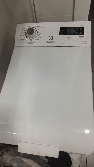 Programator Pralka Electrolux  EWT1066EFW  od góry ładowana
