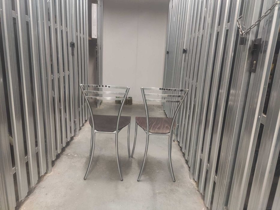 Krzesła metalowo-drewniane (2szt: stabilne)+Krzesełko IKEA dla dziecka