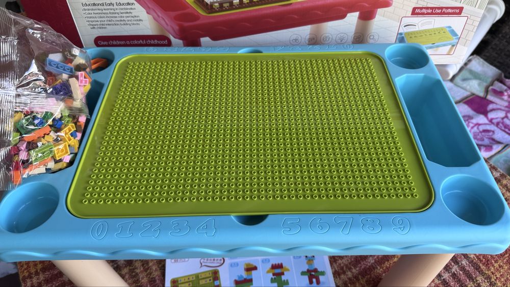 Stolik edukacyjny plus klocki 300 sztuk kompatybilny Lego