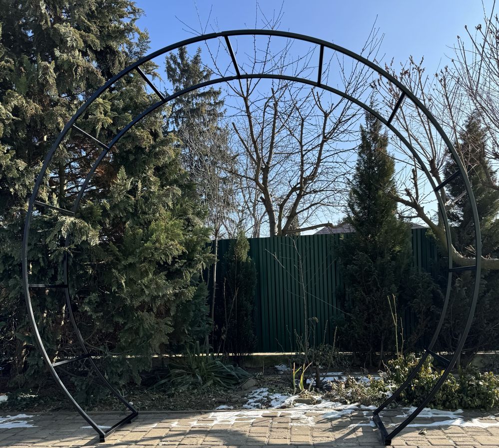 Садова арка для квітів. Пергола.