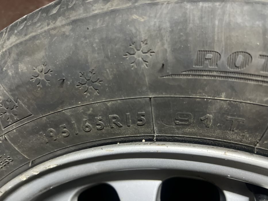Зимова резина 195 /65 R15 Dunlop Response разом з дисками BMW