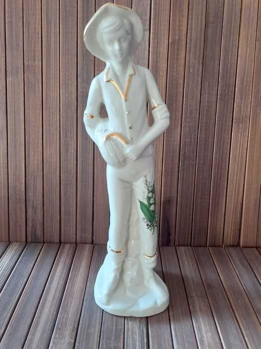 Porcelanowa figurka sygnowana ,vintage