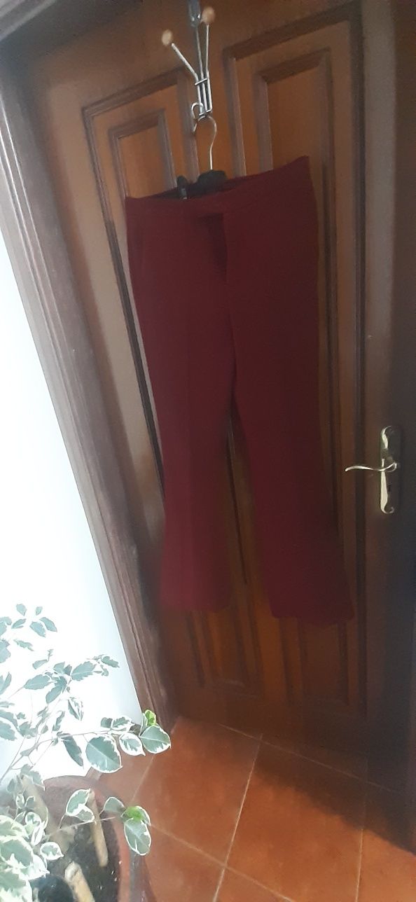 Calças XS cor bordeaux zara