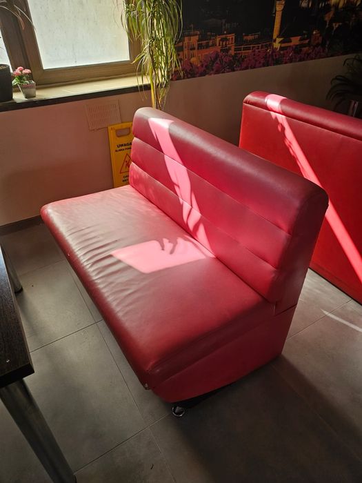 Zestaw stół i sofa do restauracji