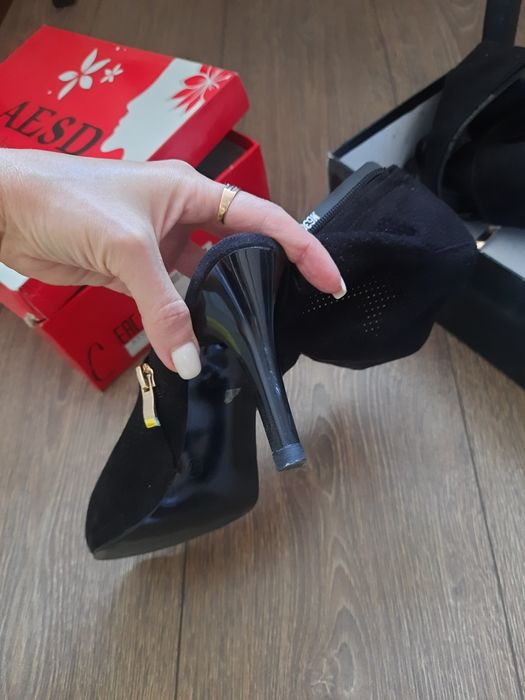 Босоніжки з відкритою пяткою та носочком