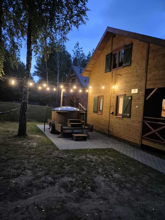 SYLWESTER -Domki letniskowe z kominkiem, jacuzzi i sauną.