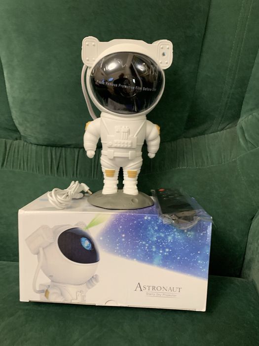 Нічник космонавт  ОПТ 12 шт Великий Астронавт - проектор зоряного неба