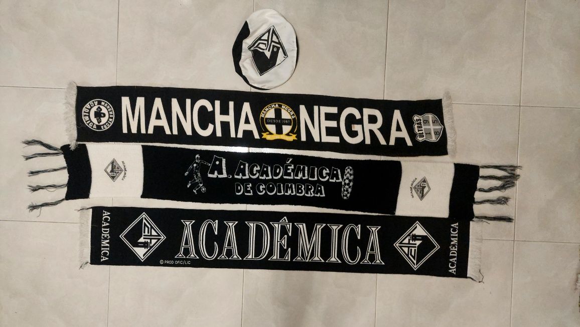 3 cachecois e um boina da Academica
