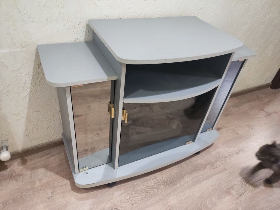 Тумба під телевізор .