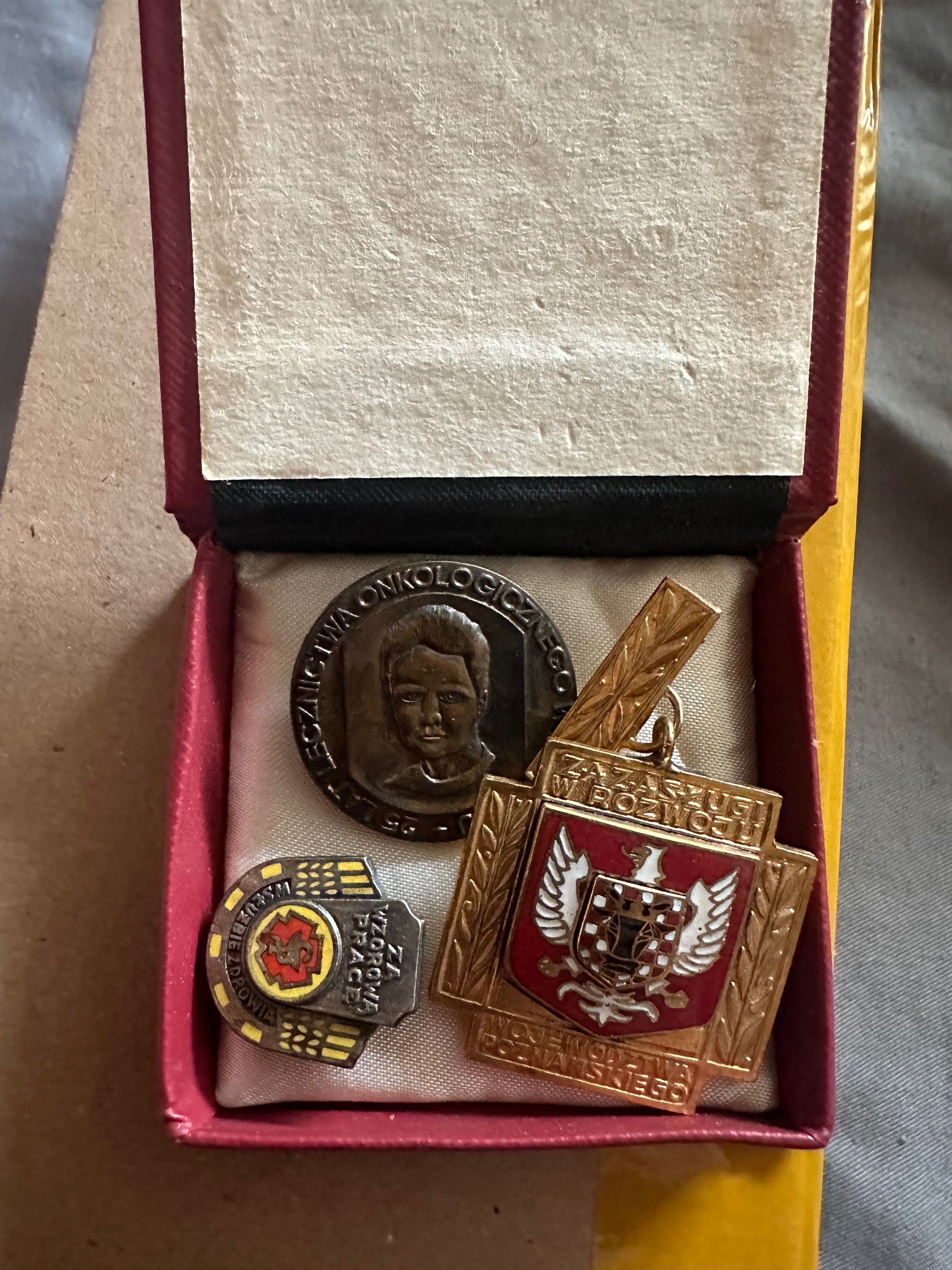 Stare odznaki PRL