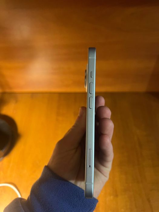 Продам Iphone 15/128 Гб на гарантии