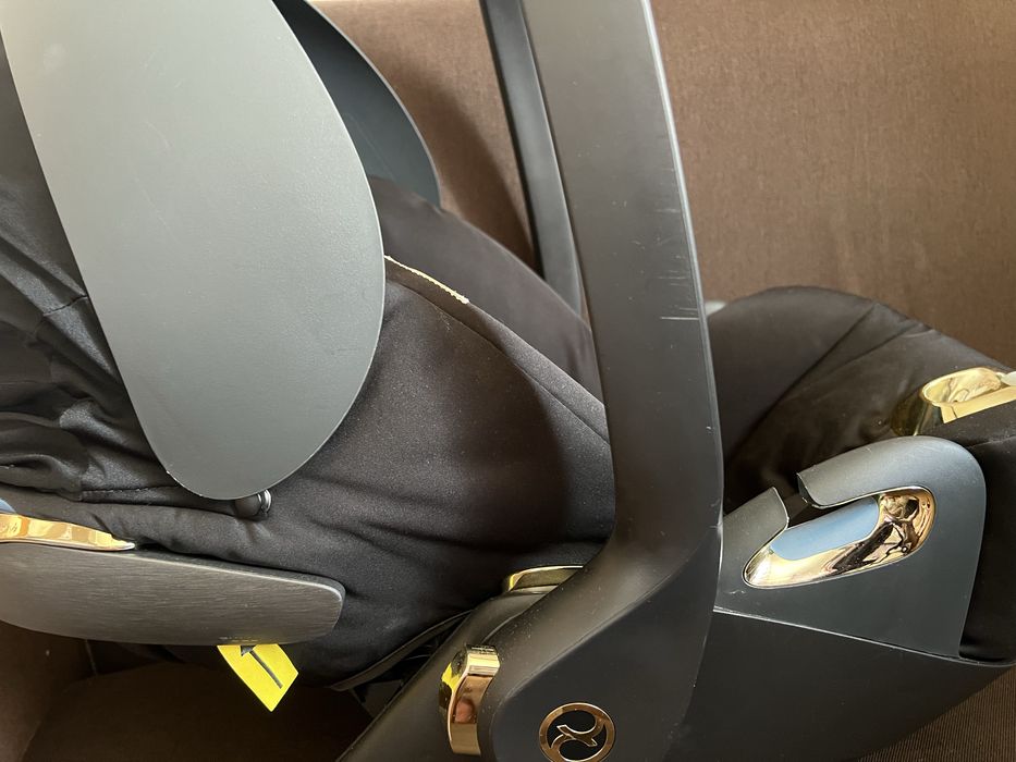 Автокрісло Cybex Cloud Z i-Size by Jeremy Scott автолюлька чорне золот