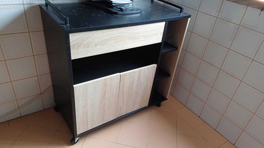 Movel de apoio com rodas