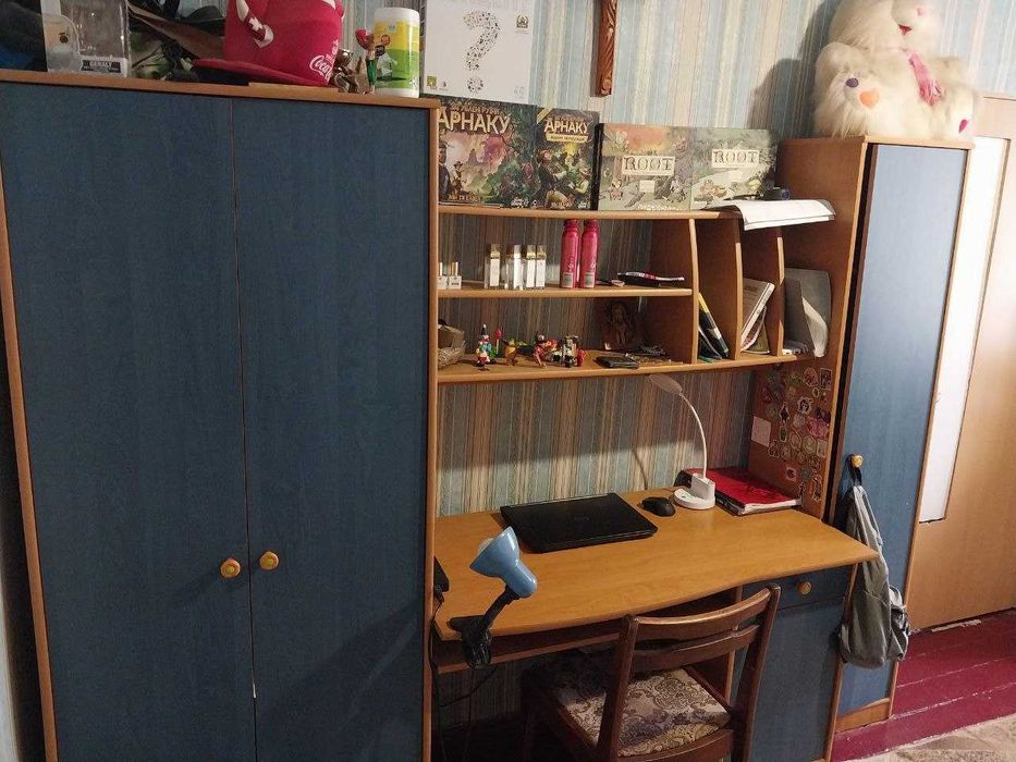 Дитяча стінка зі столом та шафою