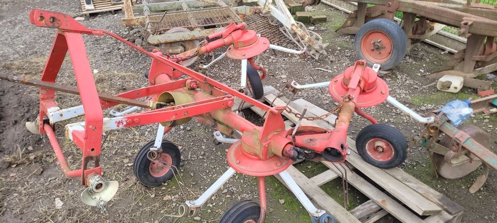 przetrzasarka KUHN FAHR , plug4 duży kosiarka