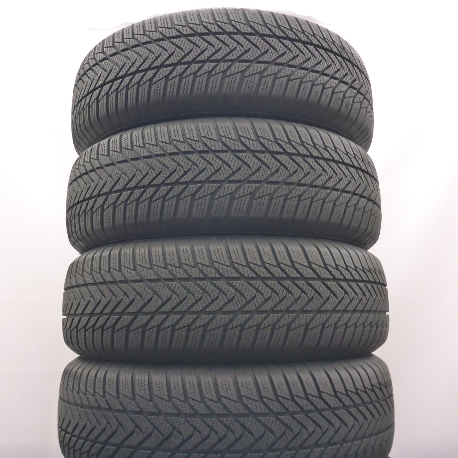 Opony 215/70/16 Esa Tecar 215/70R16 100T Zimowe 2022 7,8-8,2mm