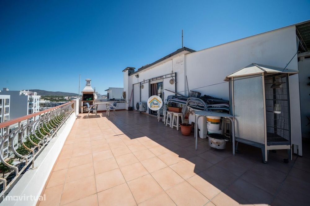 Penthouse T2 com Terraço Privativo e Vista Mar – Avenida Bernardino da