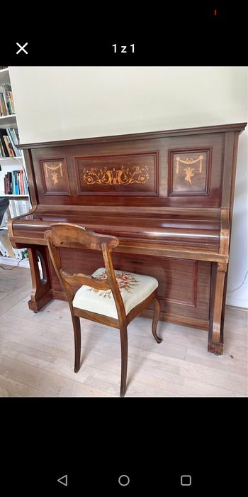 Pianino z krzesłem z 1945 r