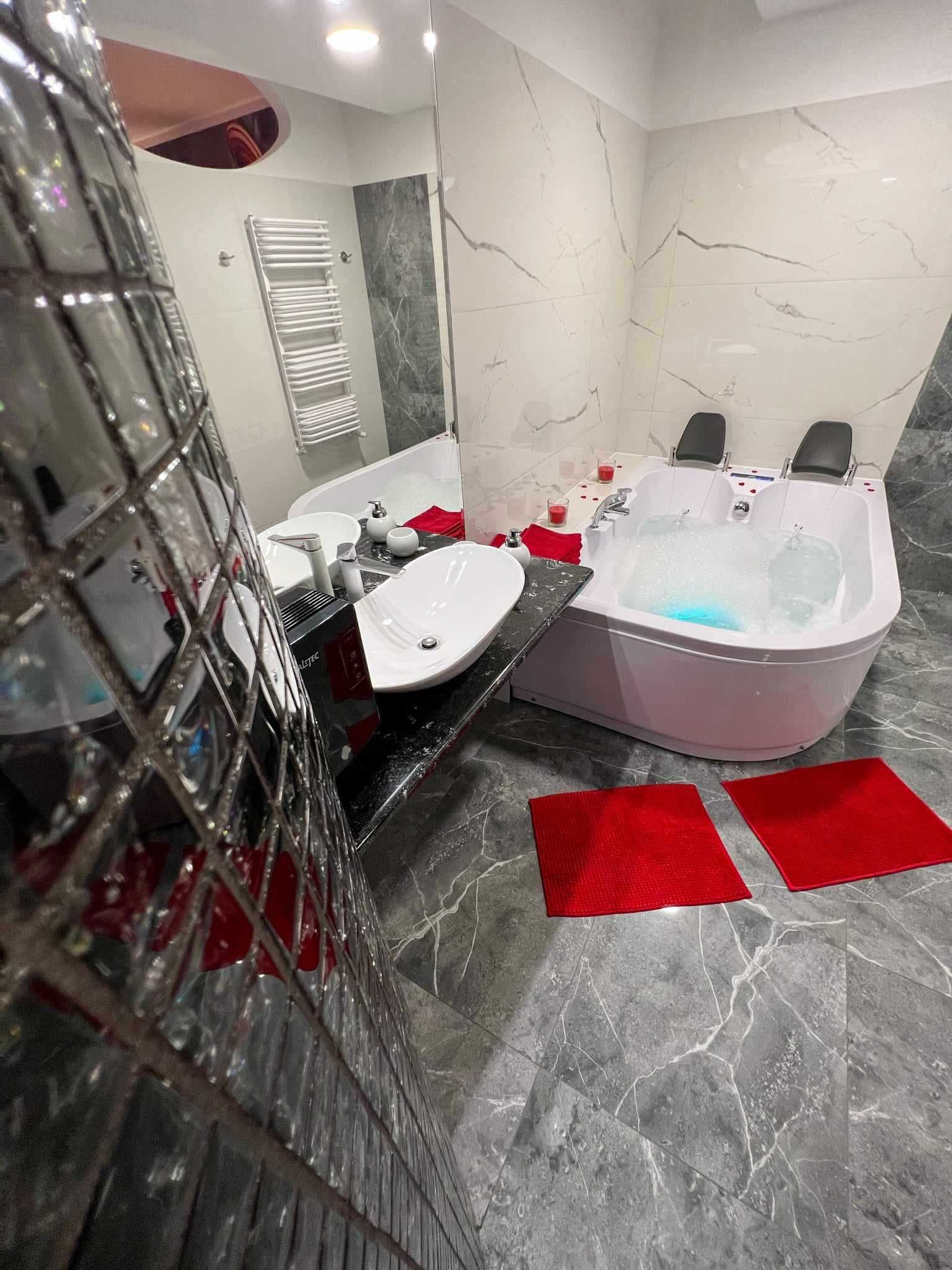 Romantyczny Apartament z Jacuzzi dla Par Love-Room Płock / Soczewka