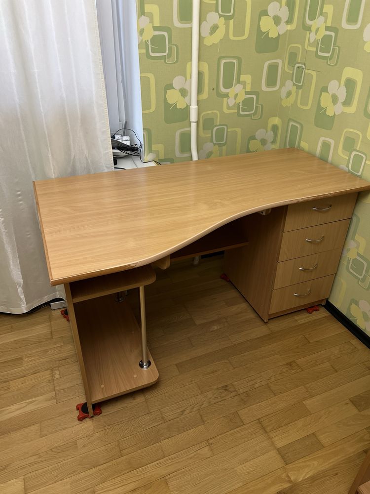 Продам компютерний стіл