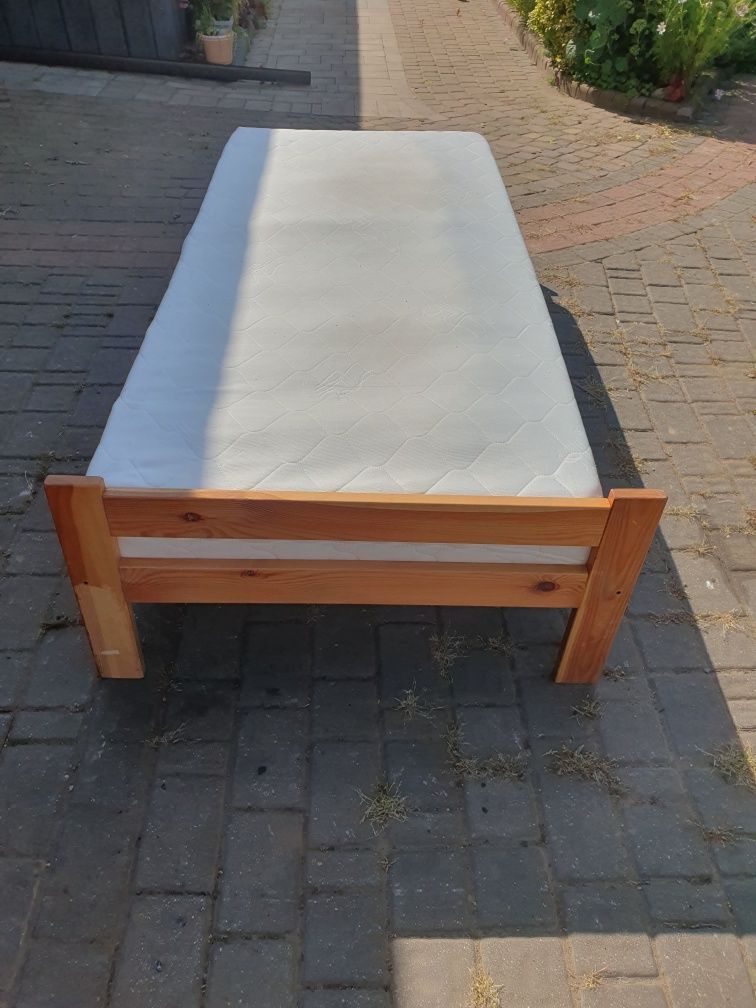 Łóżko 90x200 z materacem
