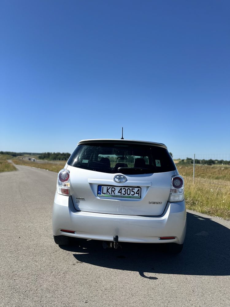 Toyota Verso 2.2d 2011r