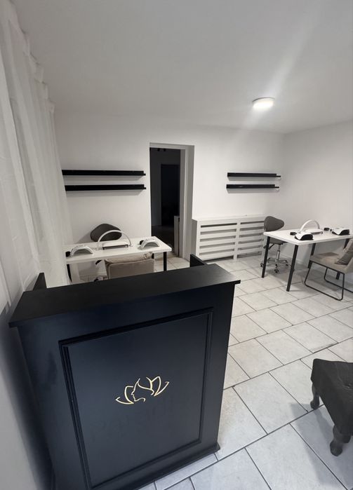 Stanowisko do manicure, dla stylistki paznokci