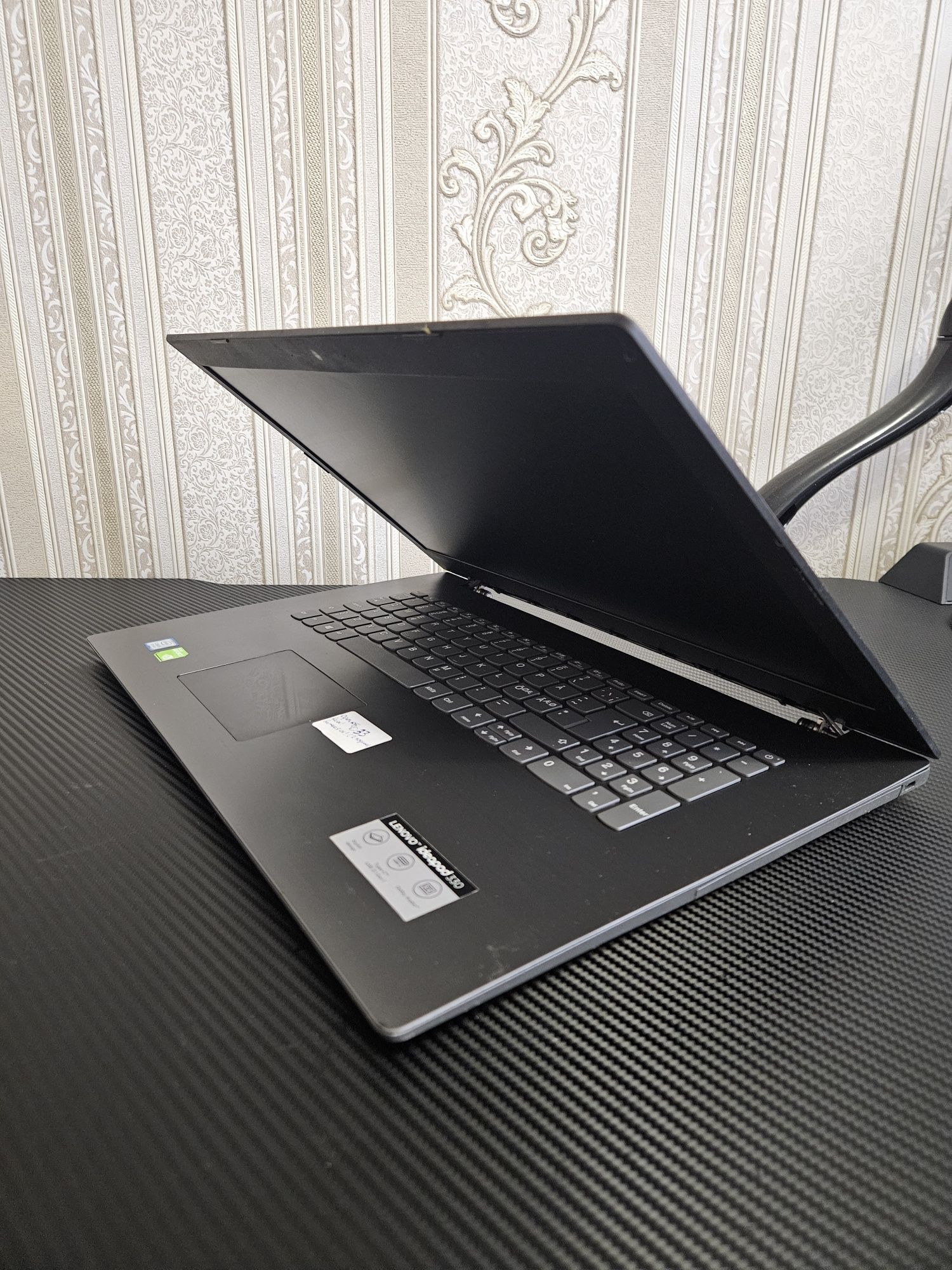 Lenovo 17.3" i5 8250U | 8gb DDR4 | Geforce MX150 2gb | 256gb nvME, 033
