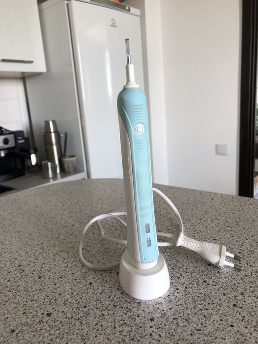 Електрощітка Oral-B Braun 3756