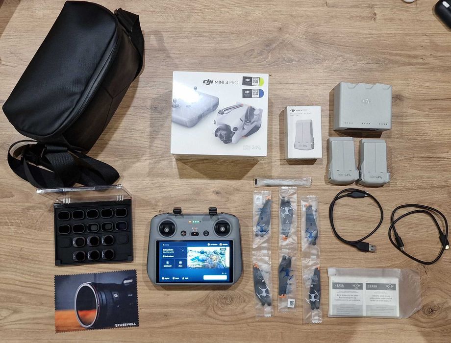 Nowy dron DJI Mini 4 Pro Fly More Combo RC2 + Dji Care Refresh +filtry