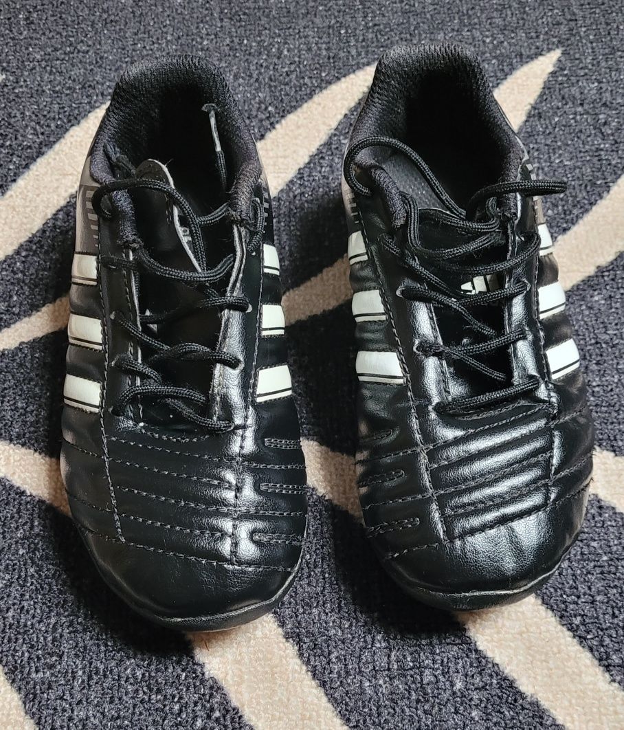 Buty chłopięce korki adidas 31