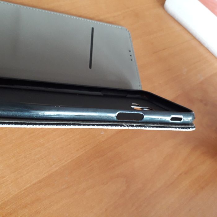Etui otwierane na telefon