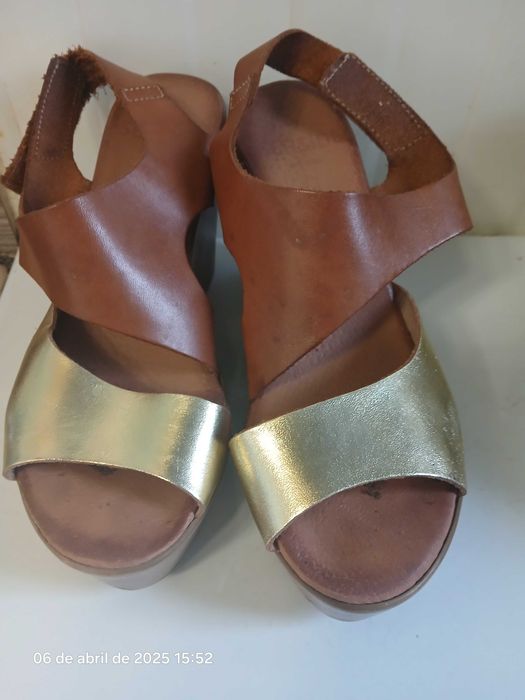 Sandalias lindíssimas tons camel e dourado
