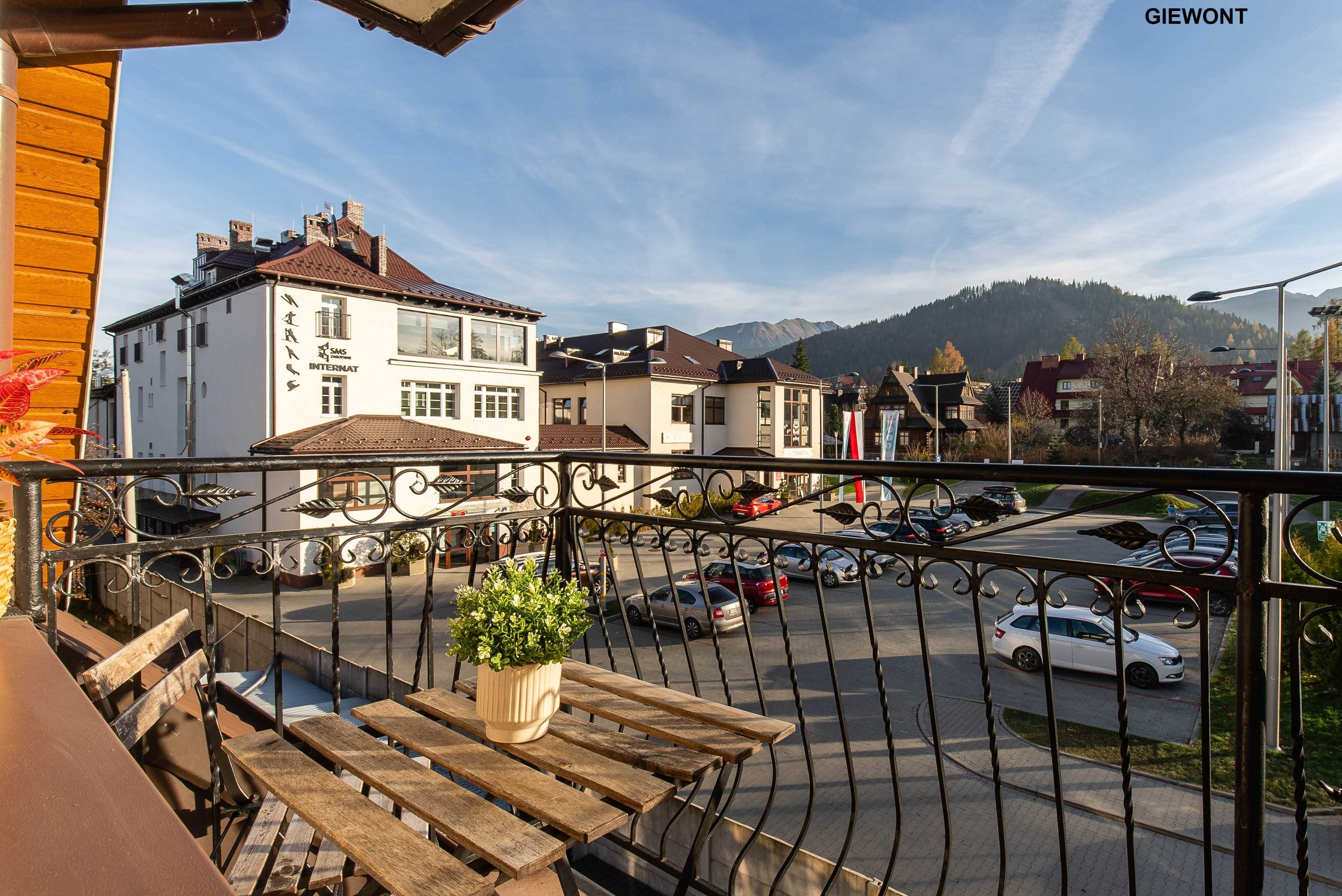 Pokoje gościnne z łazienkami Ceperka Zakopane widok na Tatry