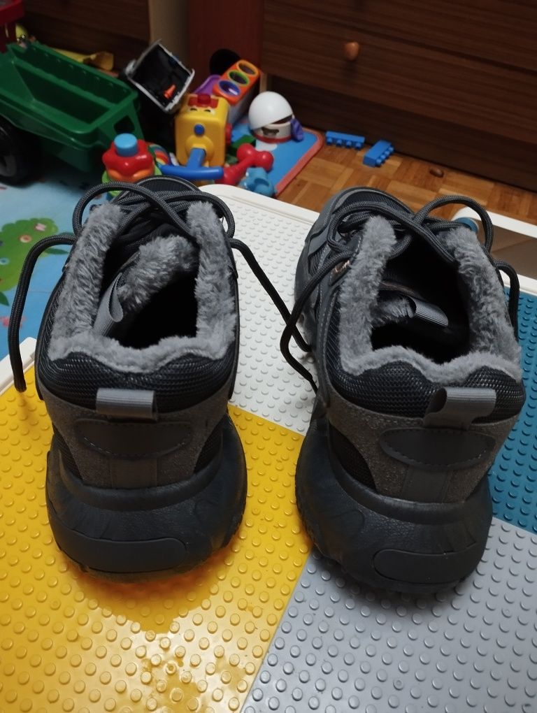 Sprzedam buty męskie zimowe dla tebie.