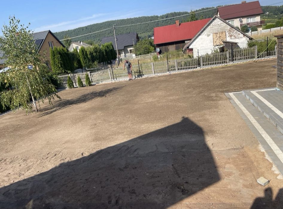 Zakladanie ogrodów/trawniki/niwelacje terenu/odwodnienia/koparka/HDS