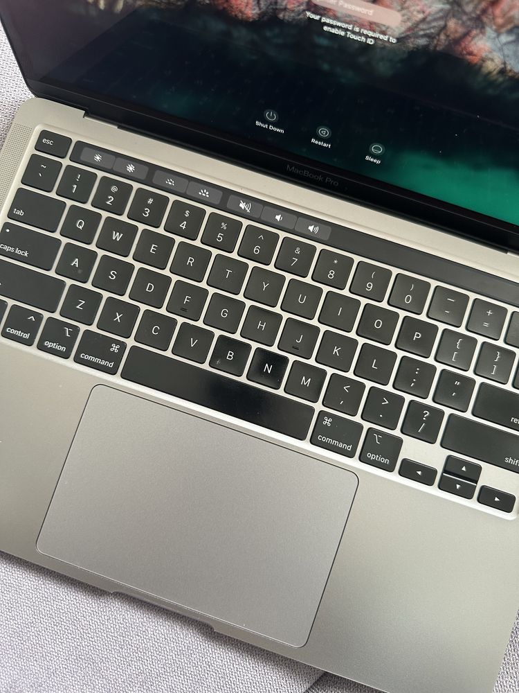 MacBook Pro 13” i7 32GB 1TB