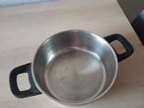 Garnek metalowy.