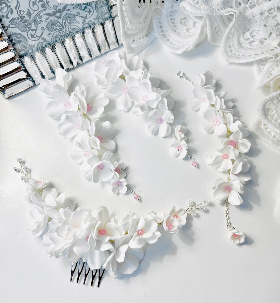 Zestaw biżuterii ślubnej białe kwiaty