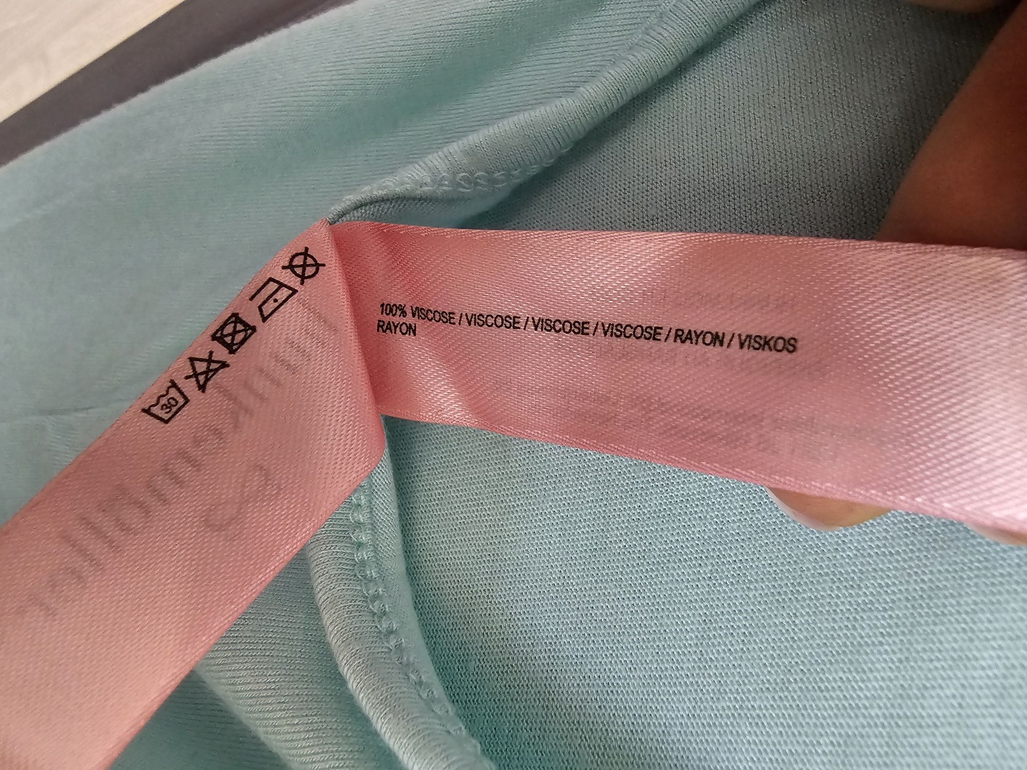 Wiskozowa koszulka top z ozdobną wstawką Hunkemöller M