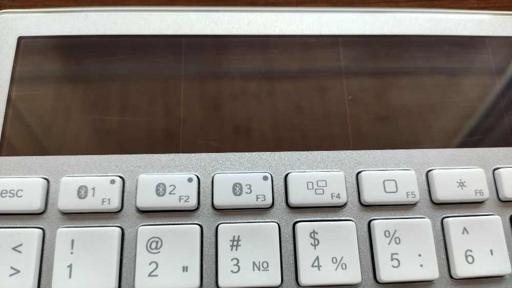 Logitech K760 клавіатура