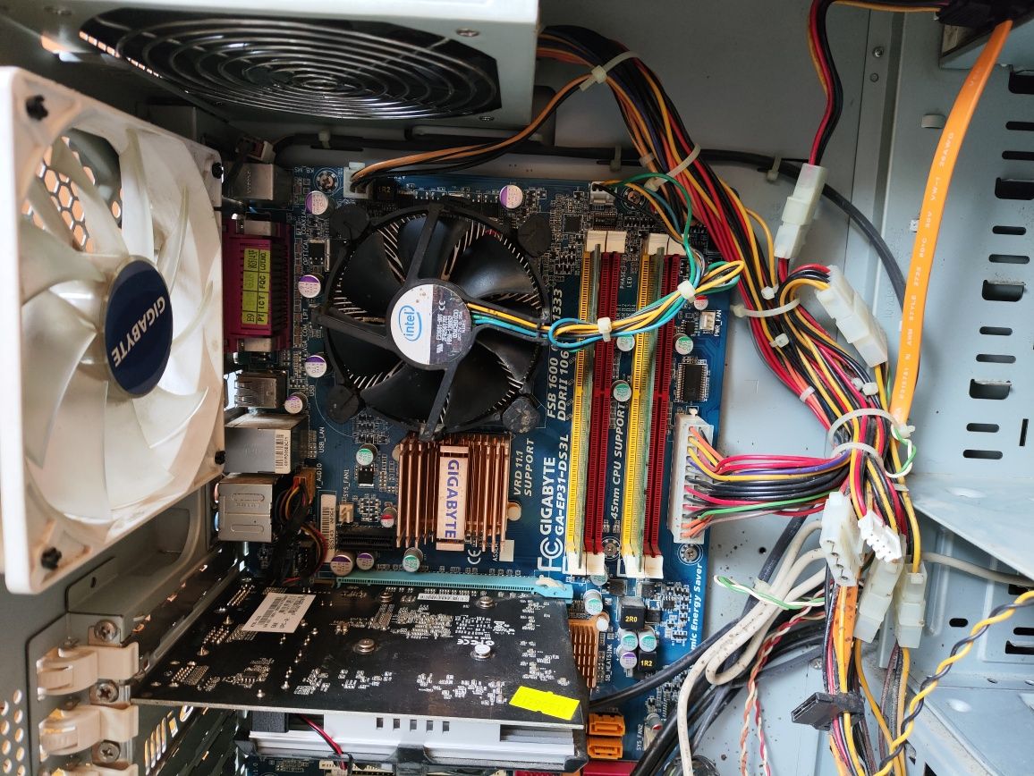 Komputer GIGABYTE GA-EP31-DS3L + Intel E5200+500GB+GT9600+Poseidon 310
