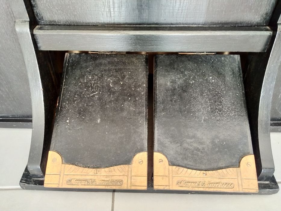 Órgão antigo em bom estado