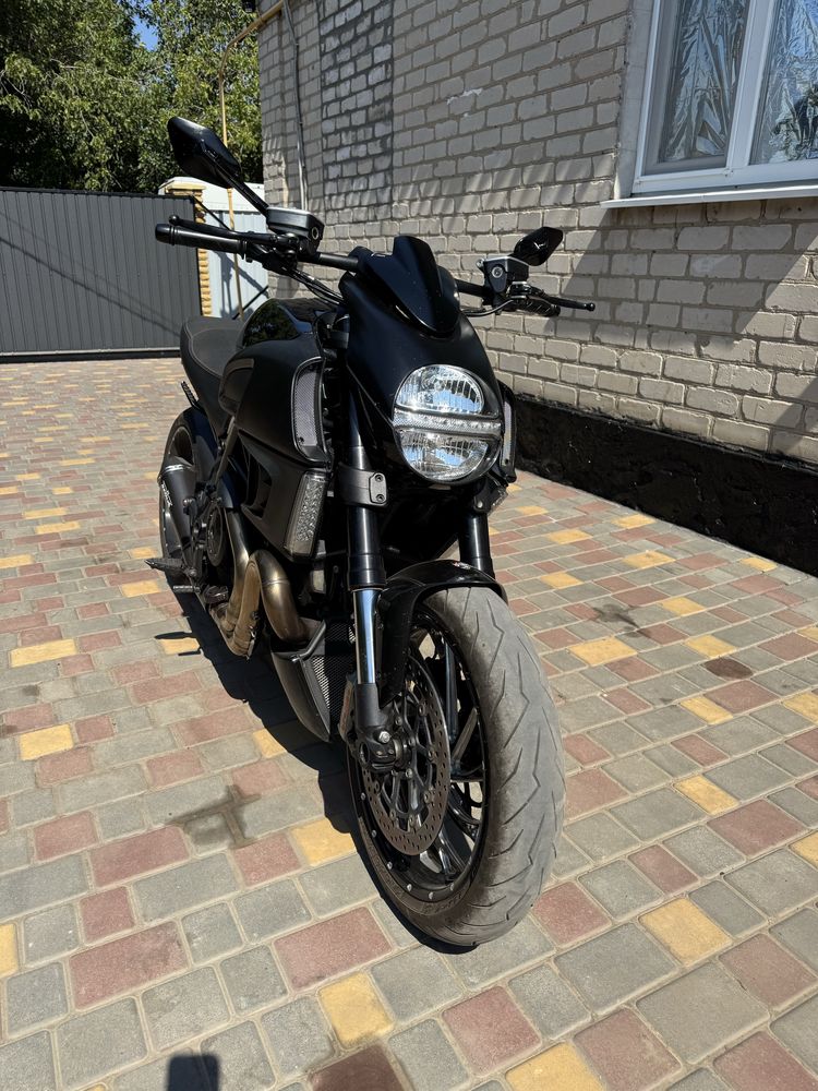 Продам Ducati 1200.