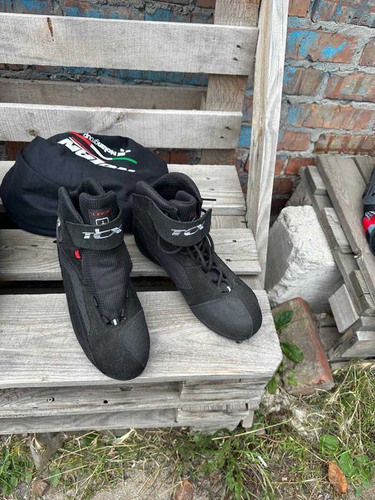 продам шлем на мотоцикл