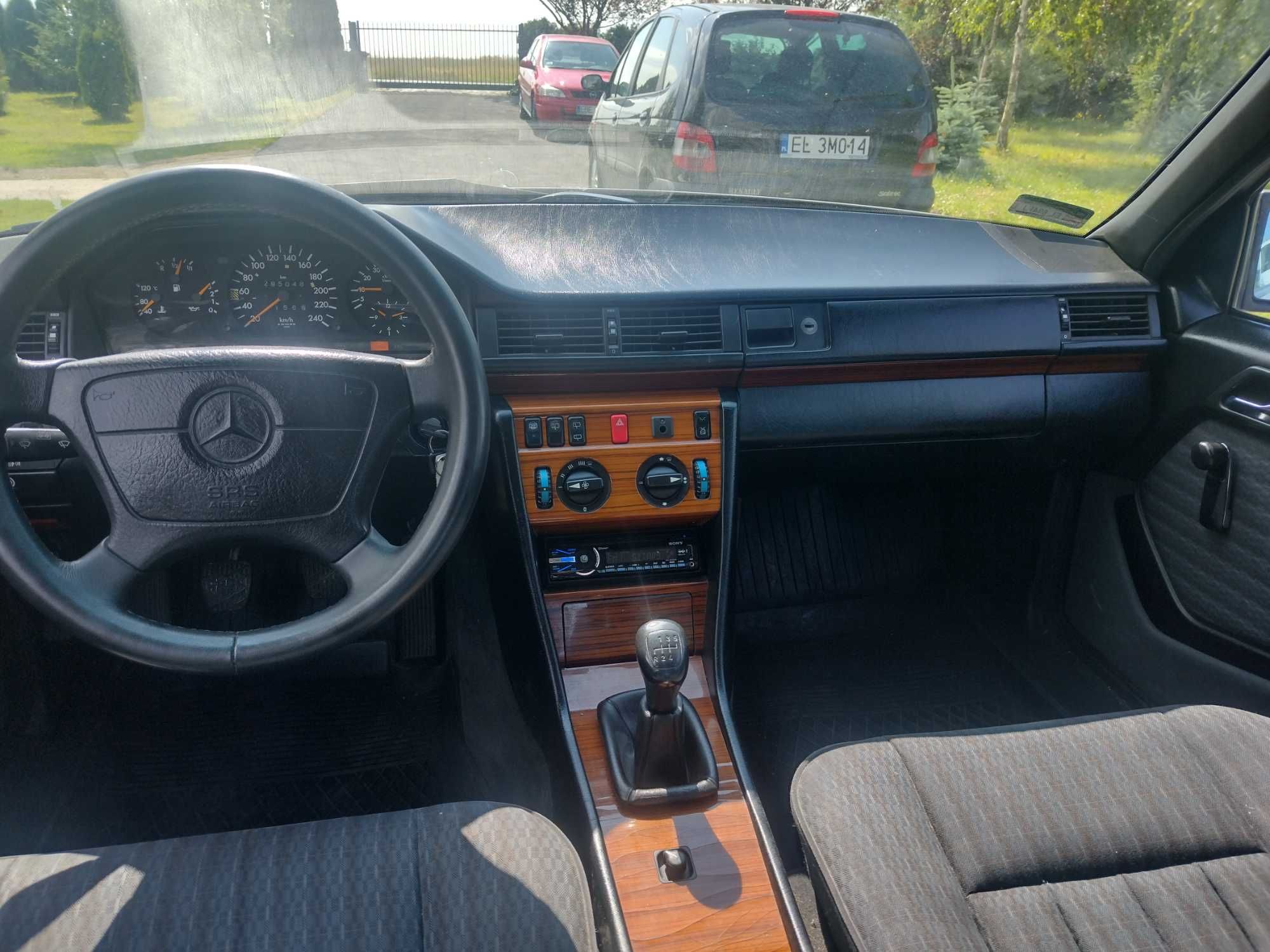 Mercedes W124 kombi 2.0 benzyna 136KM 295000km