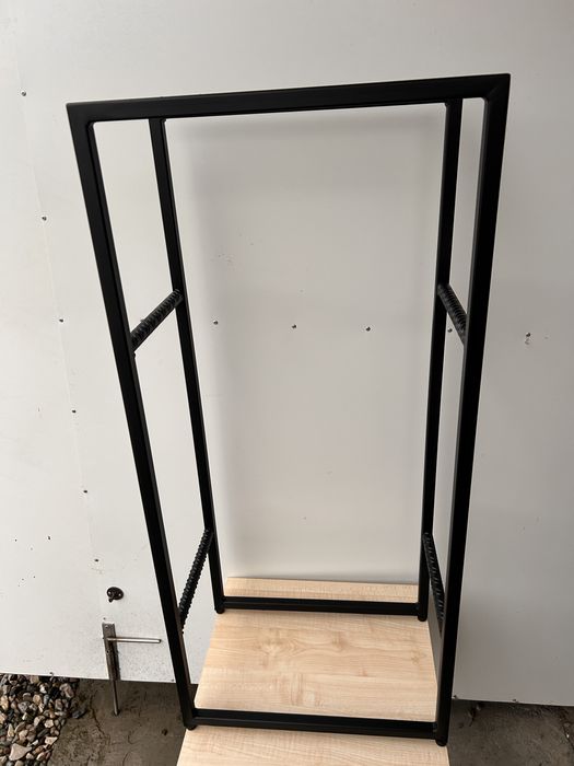 Stojaki na drewno kominkowe