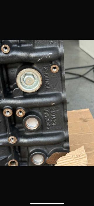 Блок двигуна OM651 OM654 Mercedes Мерседес R6510111401 R6540112400